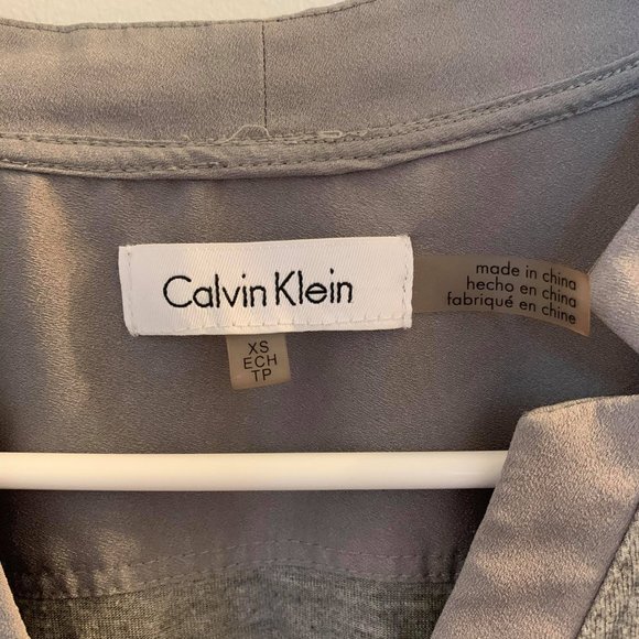 Calvin Klein Women's Grey Shirt (Size XS) - Picture 5 of 5